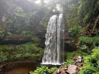 Cardiff: Excursão de um dia com cachoeiras, montanhas e castelos