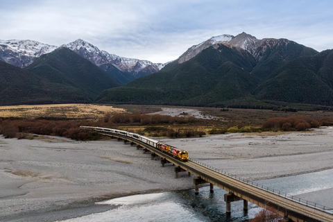 Christchurch: Waimakariri River Train & Castle Hill Day Tour