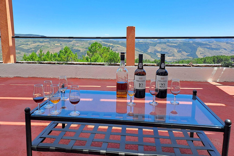 From Porto: Douro Valley Private Tour w/ 3 Wineries & Lunch Douro Valley Authentic Tour w/ 3 wineries & lunch in French