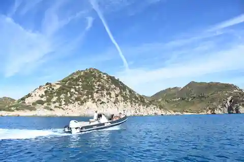 Sud Sardegna: noleggio gommone di 4 ore con skipper a Villasimius
