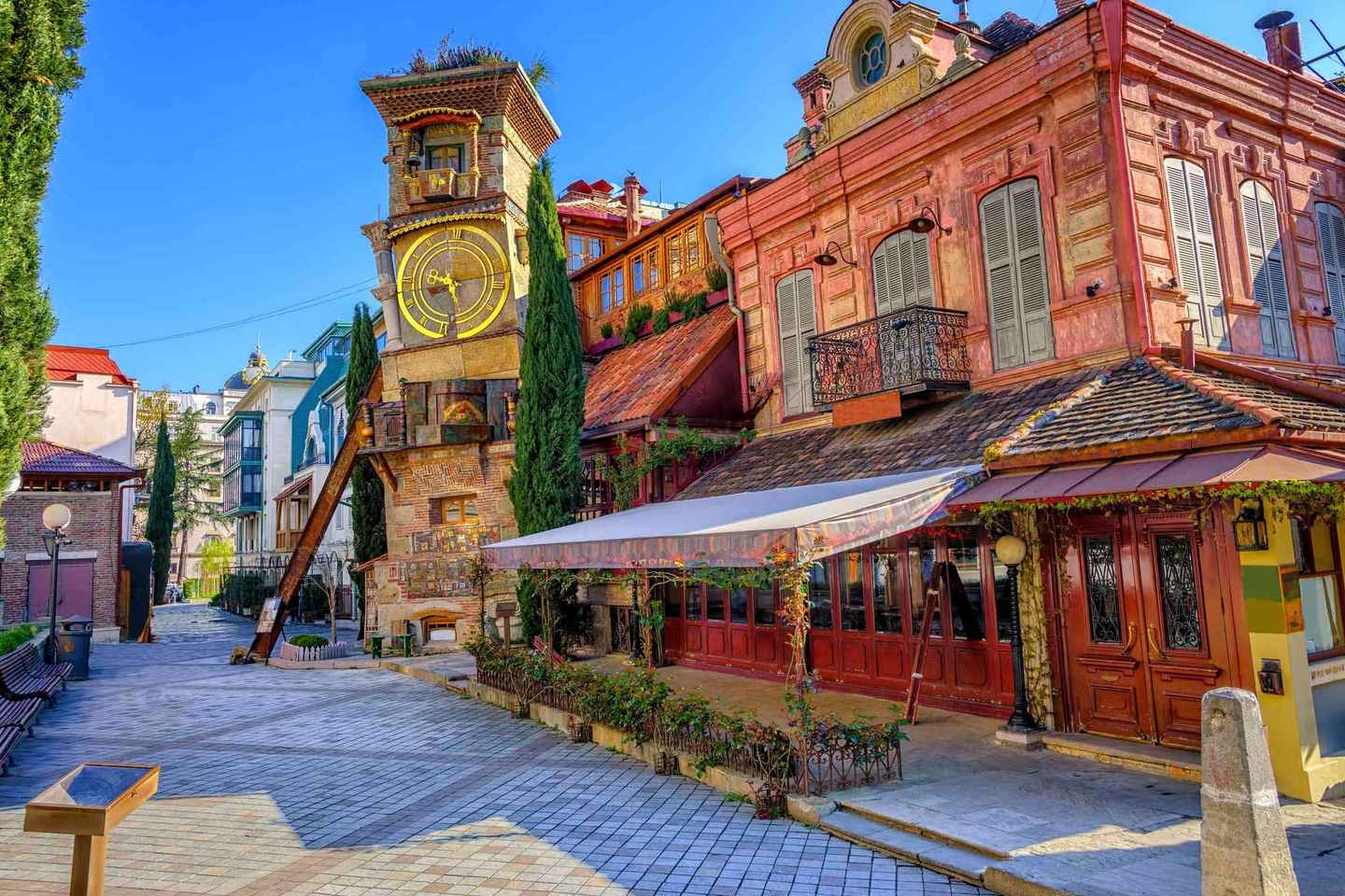 Yerevan to Tbilisi Round Trip: Walking Tour & Wine Tasting