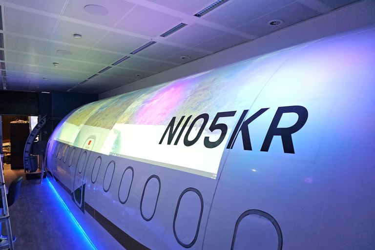 Flylounge: Ticket for a flying experience in an immersive flight simulator Flylounge: 60-minute immersive flight simulator ticket + 5-minute drone demo