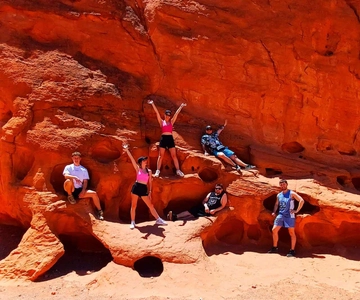 From Las Vegas: Valley of Fire Full-Day Guided Tour w/ Lunch