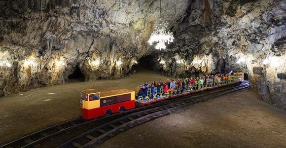 Koper: Höhle von Postojna mit Zugfahrt – Gruppenausflug