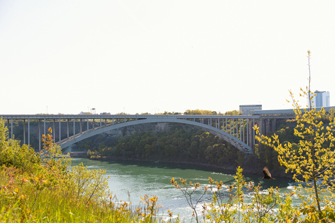 Niagara Falls: Boat Ride and Journey Behind the Falls Tour