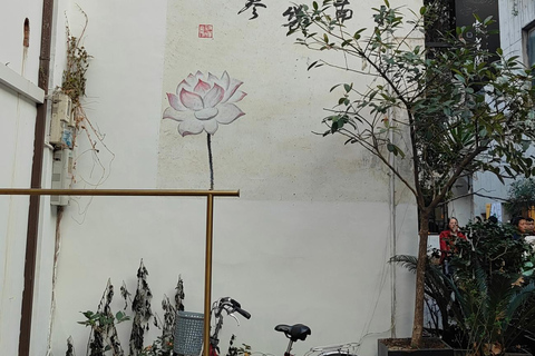 A Day in Hangzhou: Life and Local Color of the Marketplace