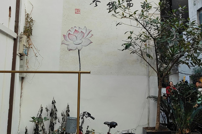 A Day in Hangzhou: Life and Local Color of the Marketplace