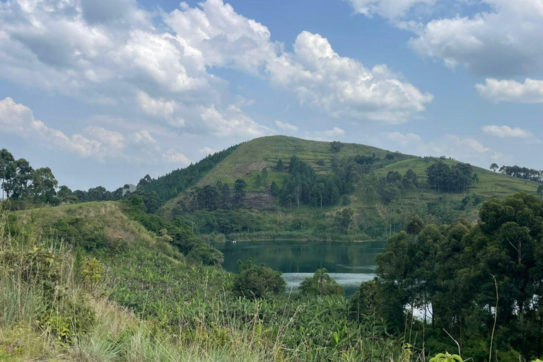 Uganda: 2-Day Chimpanzee Trekking, Hot Springs & Craters