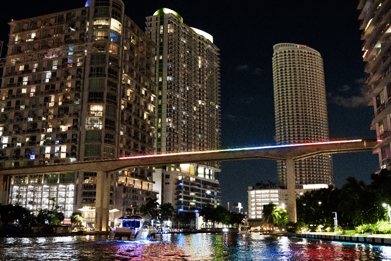 Champagne City Lights Boat Tour + Photoshoot (Semi Private)