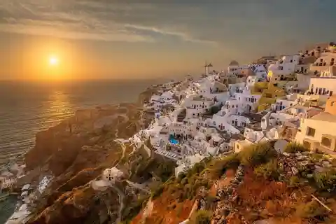 Santorini: Roundtrip Transfer To Oia