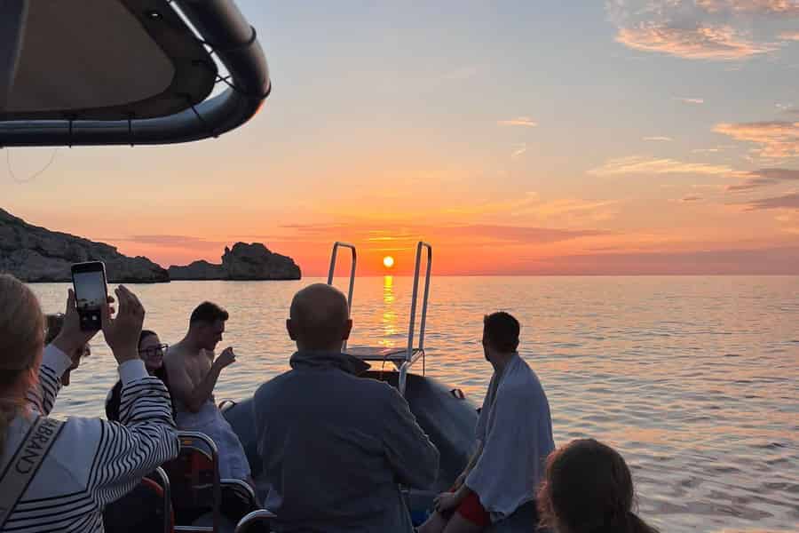 Marseille: Bootsfahrt zum Sonnenuntergang im Archipel von Frioul. Foto: GetYourGuide