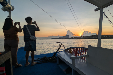 Cebu: Mactan Sunset Panga Boat Cruise with Drinks Cebu: Mactan Golden Hour Panga Cruise with Drinks