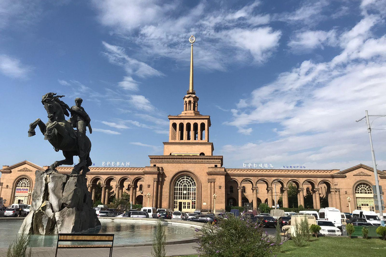 Tour della città sovietica di Yerevan