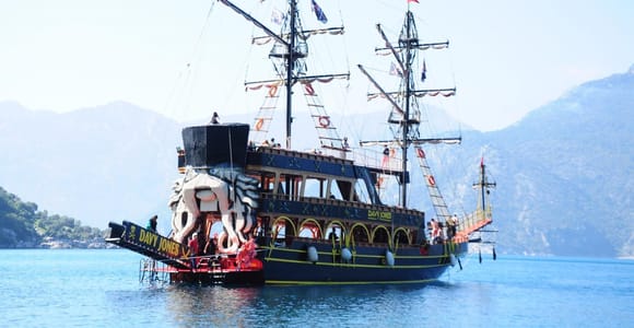 Marmaris: Family-Friendly Pirate Boat Trip with Transfers