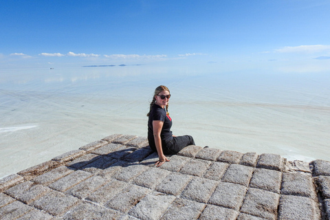 Uyuni: 3-Day Salt Flats, Lagoons, and Geysers Tour ENGLISH-SPEAKING GUIDE