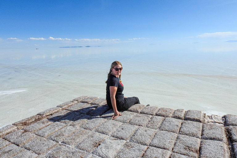 Uyuni: 3-Day Salt Flats, Lagoons, and Geysers Tour ENGLISH-SPEAKING GUIDE