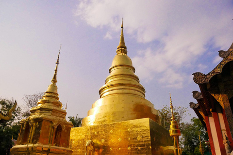 Chiang Mai: Visita nocturna a los templos y comida callejera en Tuk Tuk