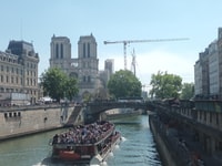 Paris, Notre Dame, Ile de la Cité Tour and Sainte Chapelle - Housity
