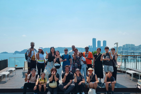 Un completo tour en grupo reducido por Busan con un guía titulado