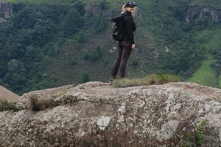 Johannesburg: Drakensberg Sentinel Peak Hike & Hotel Stay