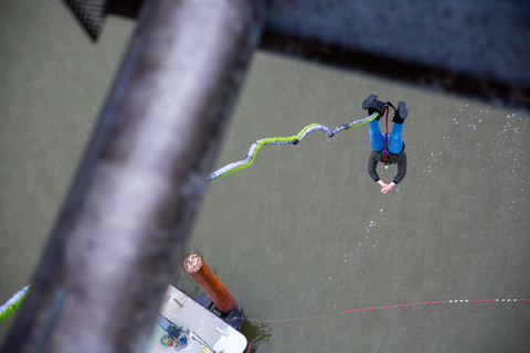 Hamburgo: Bungee Jumping 50 metros de altura sobre o portoHamburgo Bungee Jumping Tandem 2 Pessoas