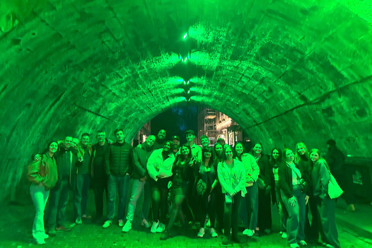 Glasgow: Guided Pub Crawl with Shots and Drink Discounts