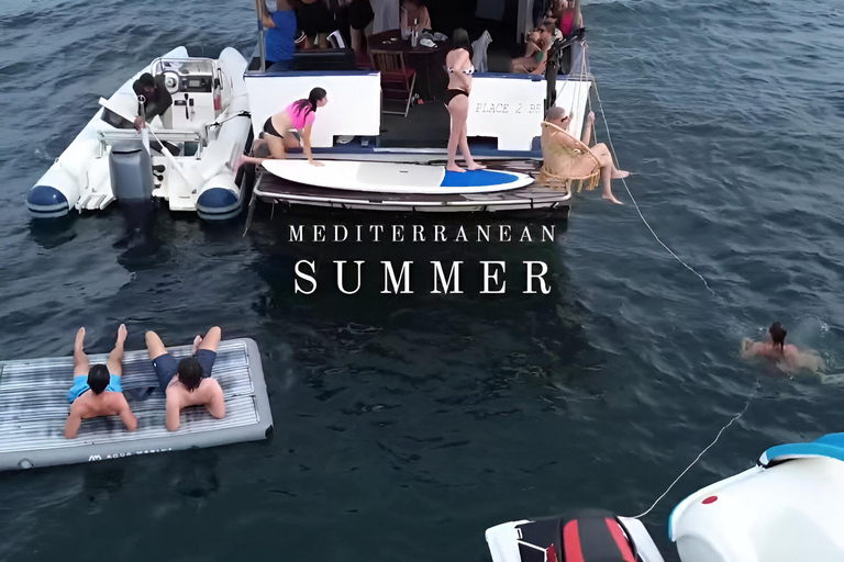 Cannes : Bateau de fête avec DJ