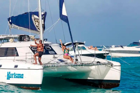 Riviera Maya: Full Day Private Catamaran to Isla Mujeres