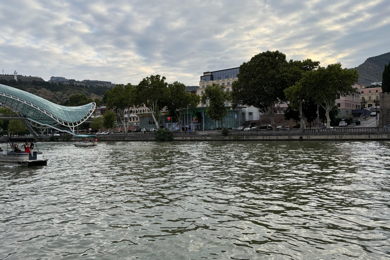 Tbilisi: City Tour by Retro Car and Boat Cruise
