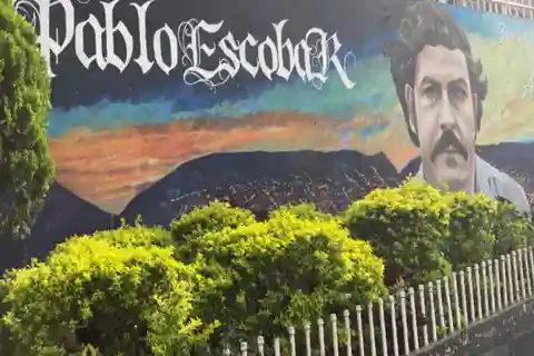 Medellín: Pablo Escobar Historical Tour Complete Experience