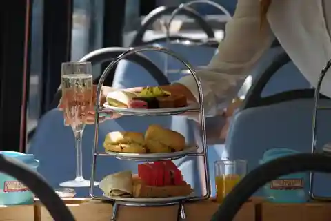 London: Royal Windsor Afternoon Tea-bustur