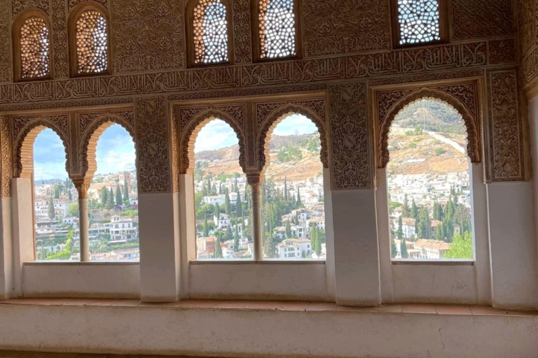 Granada: Alhambra und Nasridenpaläste - Führung und TicketsGruppentour auf Spanisch