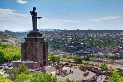 Viagem particular de 1 dia para Saghmosavank - Monumento do Alfabeto e YerevanPasseio particular de um dia para Saghmosavank - Monumento do Alfabeto e Yerevan