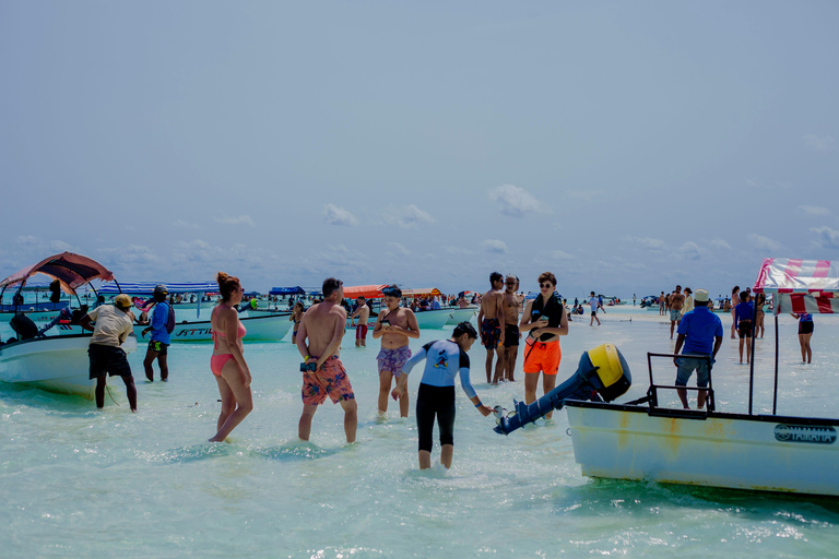 Zanzibar: tour privato dell'isola di MnembaTour privato. Non c'è il servizio di prelievo in hotel e non c'è il pranzo.