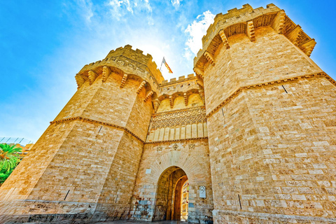 Valencia: Serranos Towers Guided Tour with Fast Track Entry