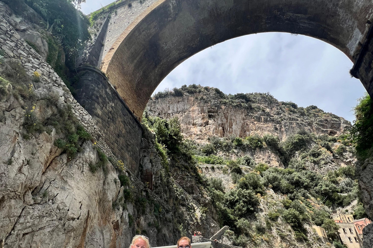 Sorrento: Excursão de 1 dia de barco pela Costa Amalfitana com Limoncello