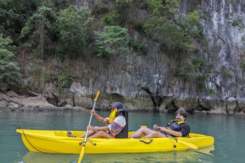 Hanoi : Croisière dans la baie d'Halong avec déjeuner, grottes et kayak