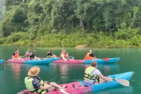 Da Khao Lak: Tour di Khao Sok e del lago Cheow Lan con kayak