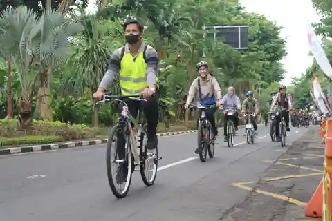 MALANG CITY BIKE TOURS : EXPLORE HERITAGE, VILLAGE, NATURE