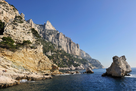 Sanary-sur-Mer: Tour of the Calanques of Cassis and Marseille 7 coves outing