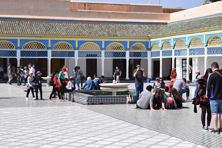 Marrakech: Bahia Palace Guided Walking Tour Shared Group Walking Tour in French– From the Meeting Point