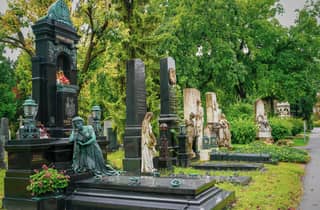 Wien: Geführte Tour zum Zentralfriedhof und zu berühmten Gräbern