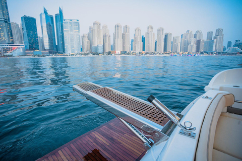 Dubai Yacht Tour - båttur upp till 12 gäster Privat tur3 timmars sightseeing - Dubai Luxury Yacht Experience