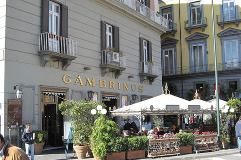 Naples: walk through the city's alleys with local guide Naples: walk through the alleys of the city with local guide