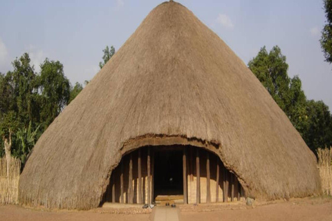 Kampala: Guided Walking Tour with Local Food Buffet