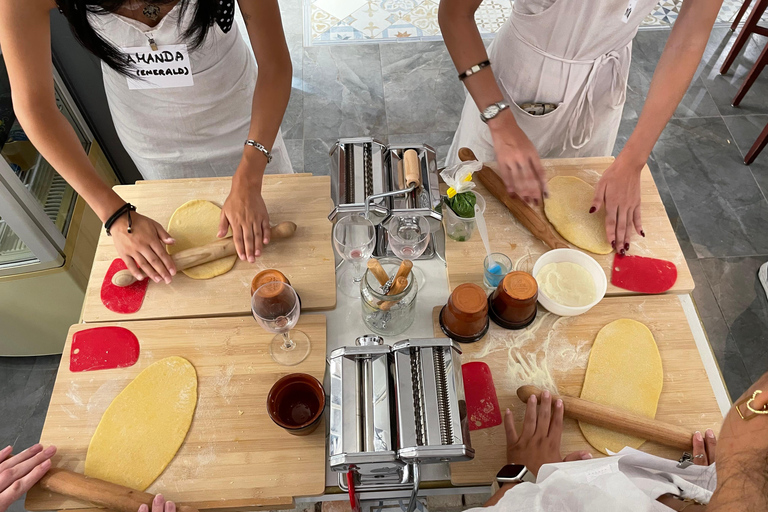 佛罗伦萨：意面制作课程，含晚餐、葡萄酒和... 唱歌！佛罗伦萨：意面制作课程，含晚餐、葡萄酒...还有歌唱！