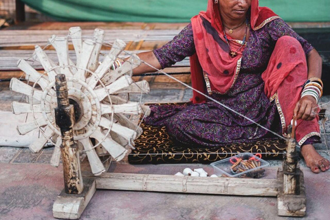 Jantar na aldeia de Jaipur Chokhi Dhani com transferes com guia