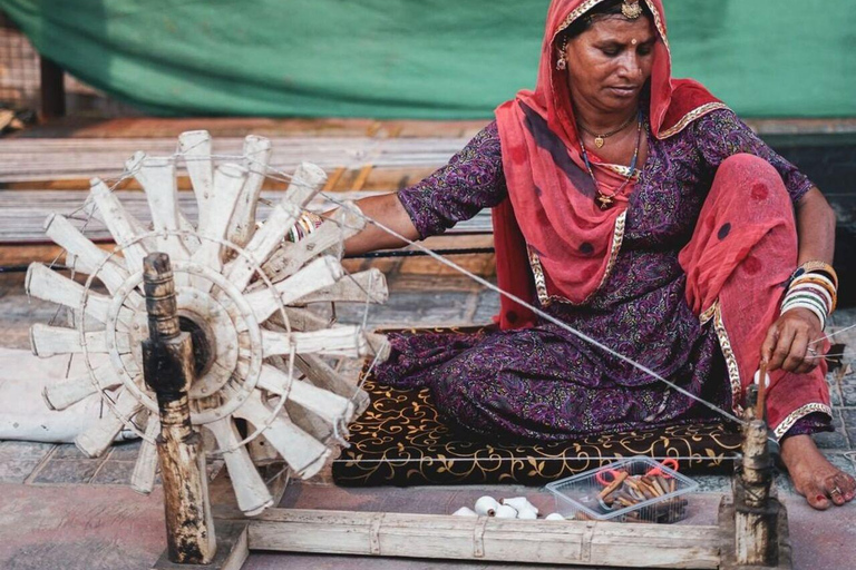 Jantar na aldeia de Jaipur Chokhi Dhani com transferes com guia