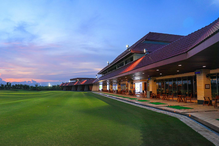 Phnom Penh: Exclusive Premium Golf Experience Nighttime 9-Hole Golf Experience