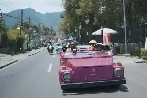 Yogyakarta : VW Borobudur Guia de Turismo em Inglês Longa Viagem
